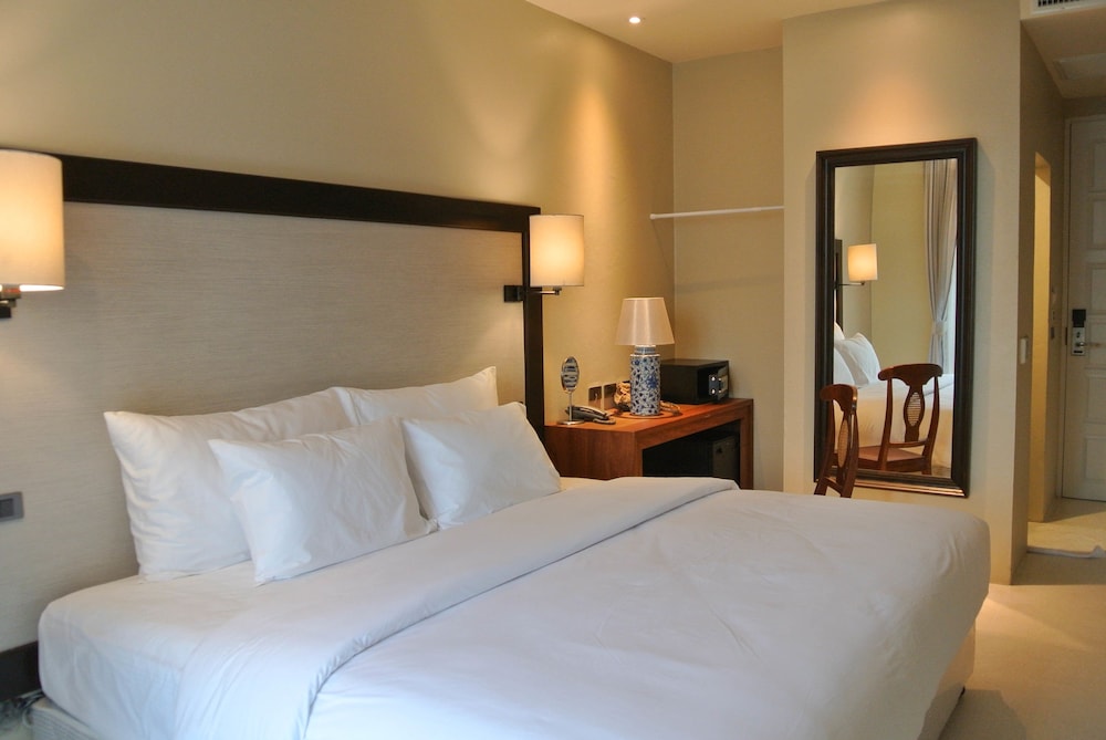 LITTLE NYONYA HOTEL 17/50