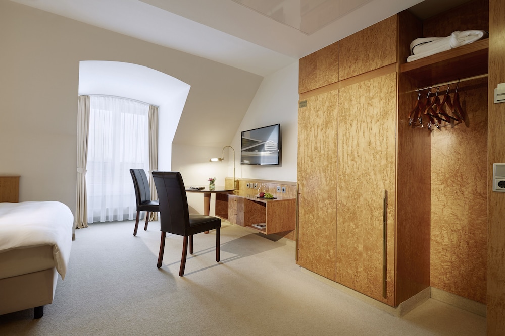 Lindner Hotel Dusseldorf Airport, part of JdV by Hyatt 33/75