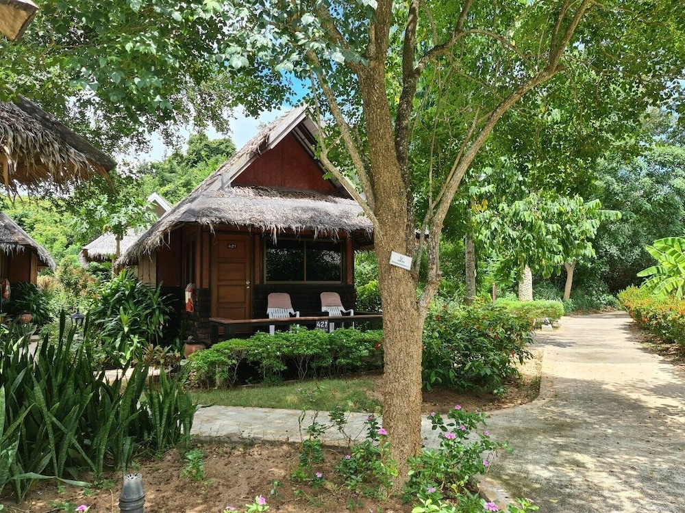 SUNSET VILLAGE BEACH RESORT 40/50