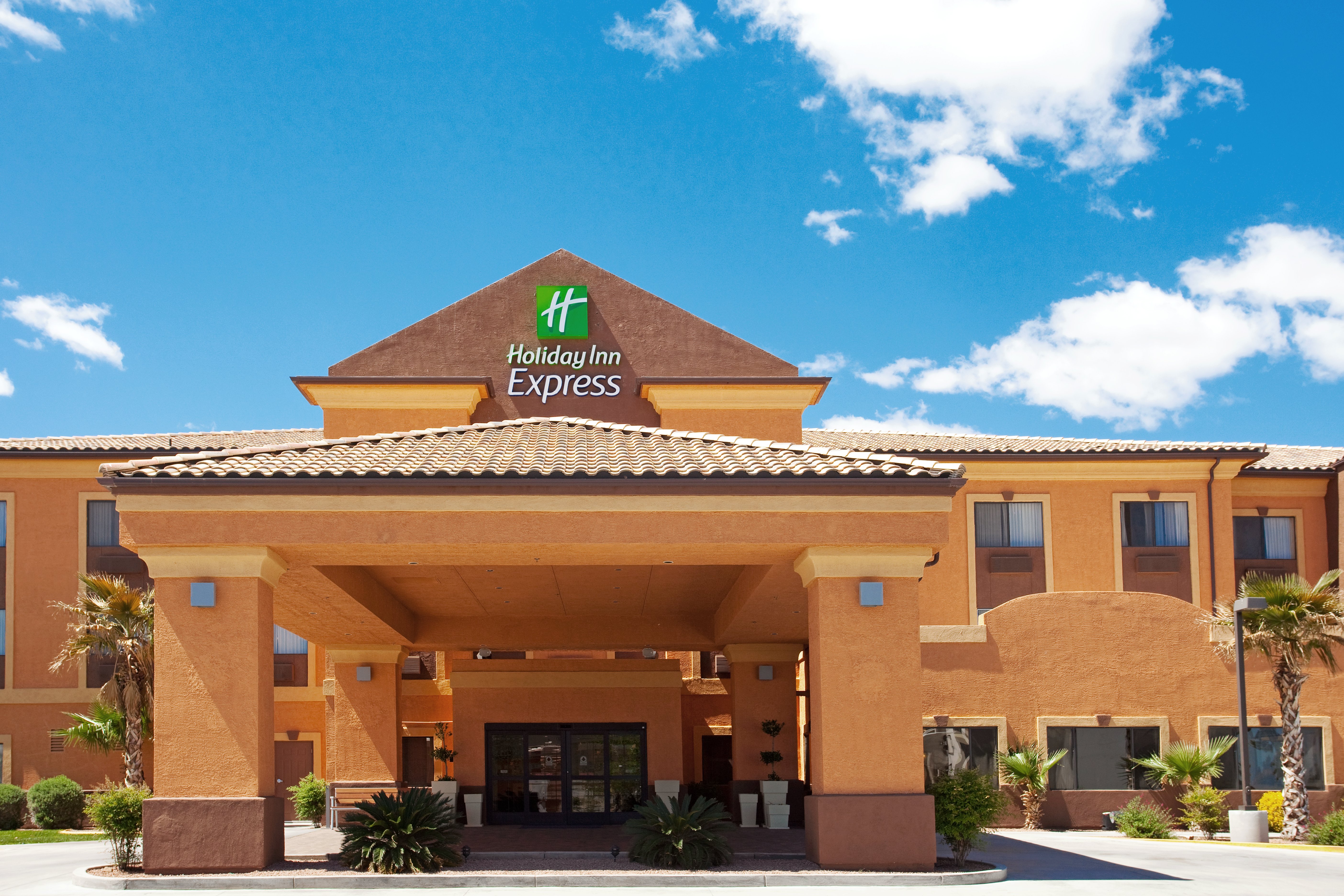 Holiday Inn Express Hotel and Suites Kingman 6/52
