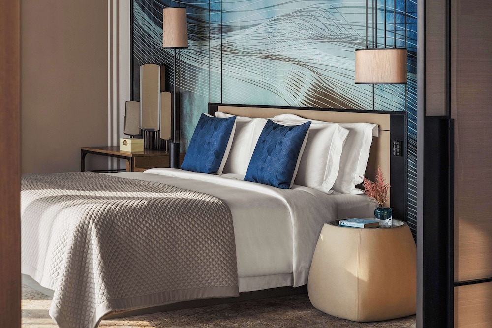 SANCTUARY, SUITE