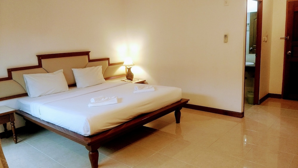Mei Zhou Phuket Hotel 11/67