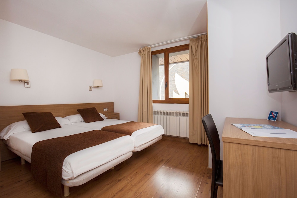 Catalunya Ski Hotel 10/28