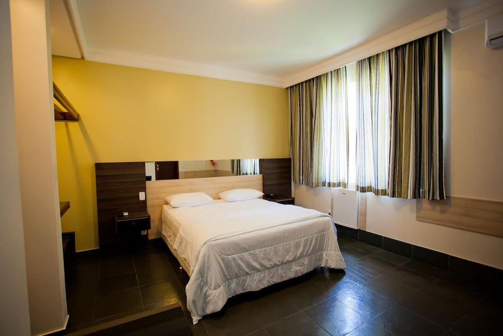 AIPANA PLAZA HOTEL 15/34