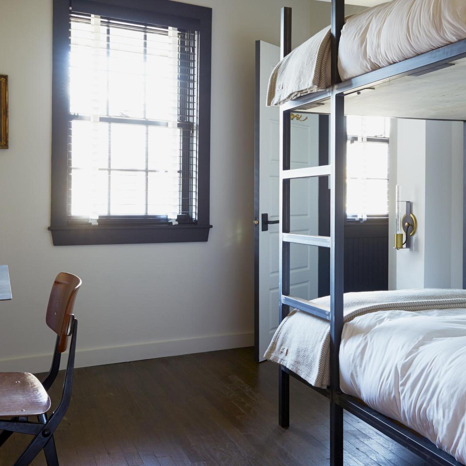 Room, Quadruple