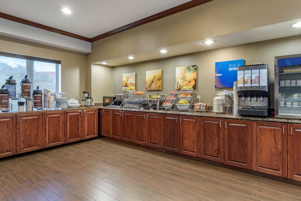 Comfort Suites Near Texas A M University Corpus Christi 10/36
