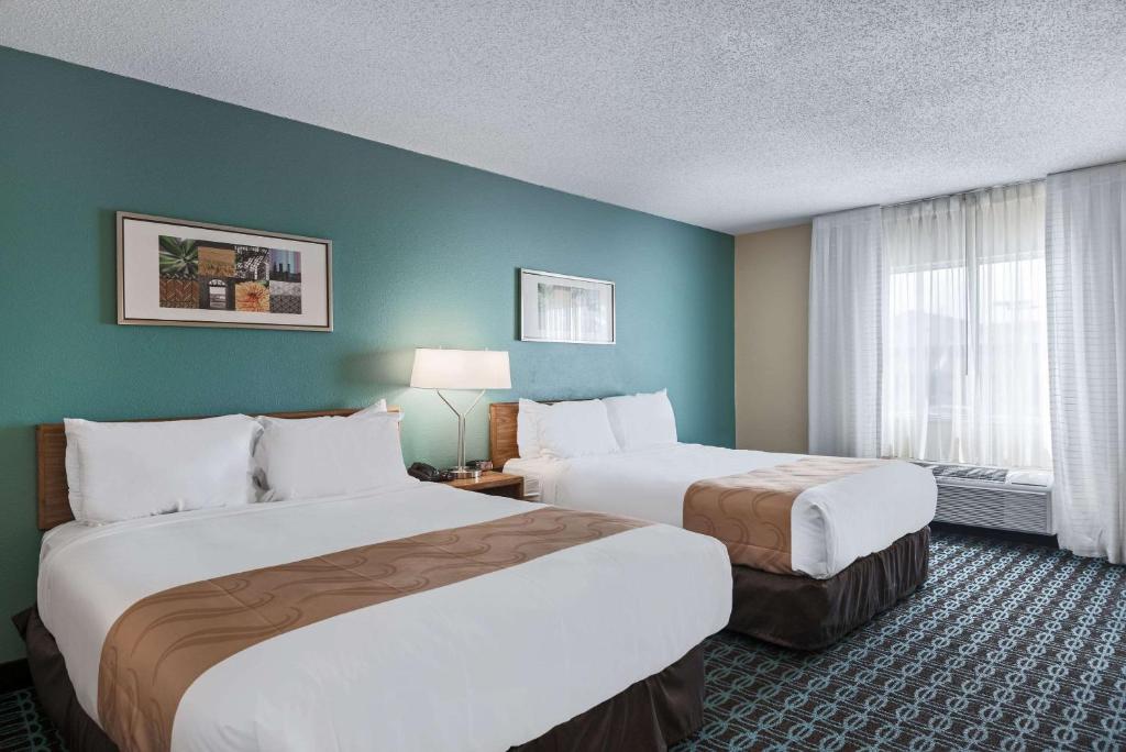 Efficiency, 2 Queen Beds