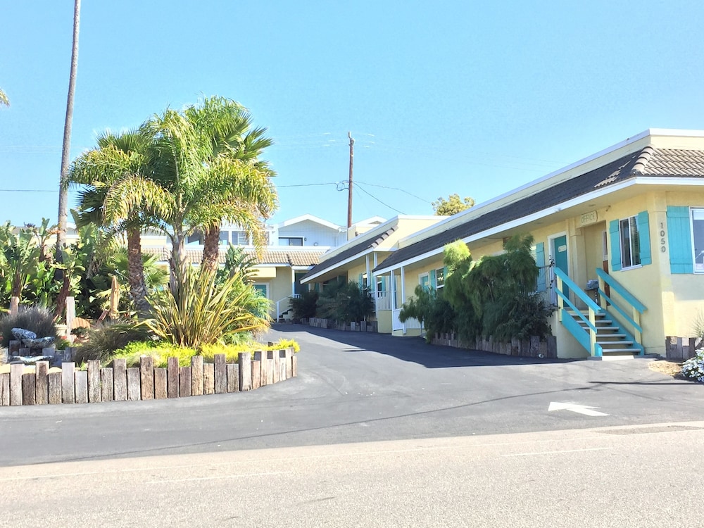 Beach Bungalow Inn and Suites 49/67