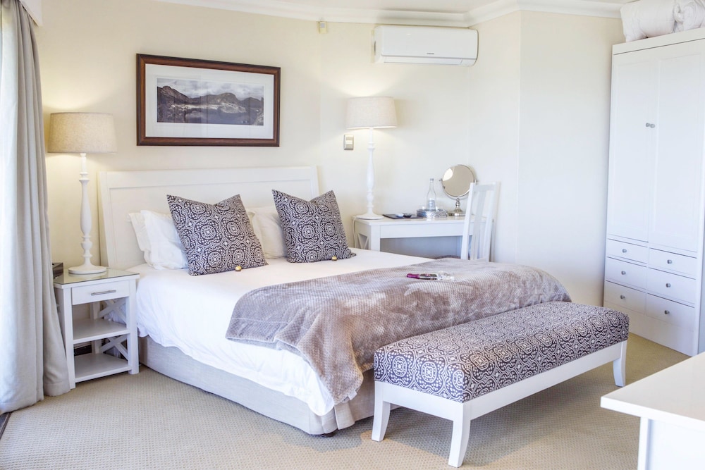Super Tubes Guesthouse 24/60