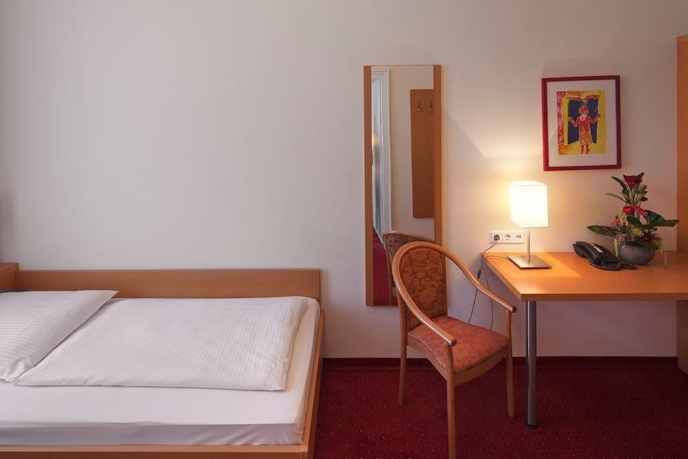 Air In Berlin Hotel 18/79