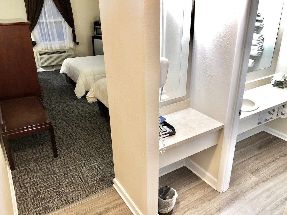 The Bicentennial Inn 36/60