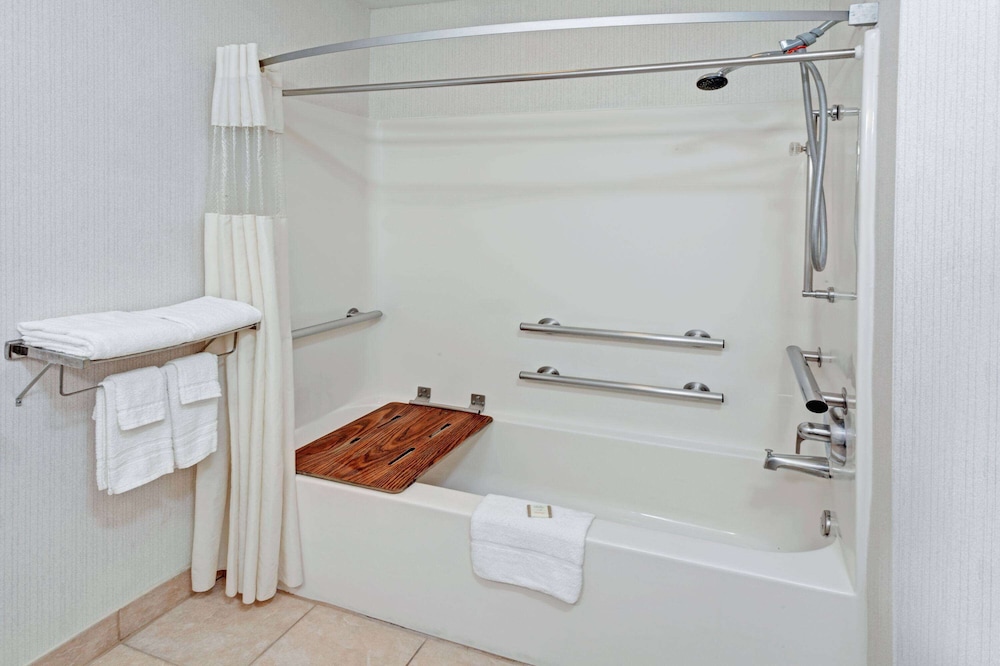 Red Lion Inn & Suites Elk Grove Village, IL 41/42