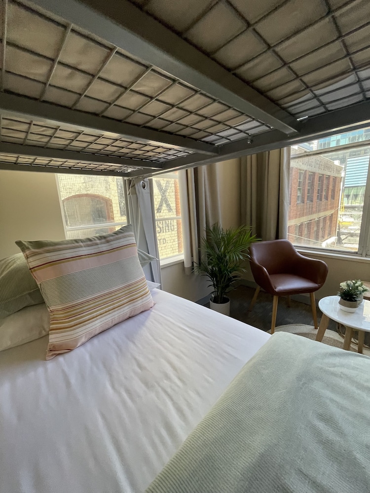 PRIVATE, TWIN BEDS, SHARED BATHROOM