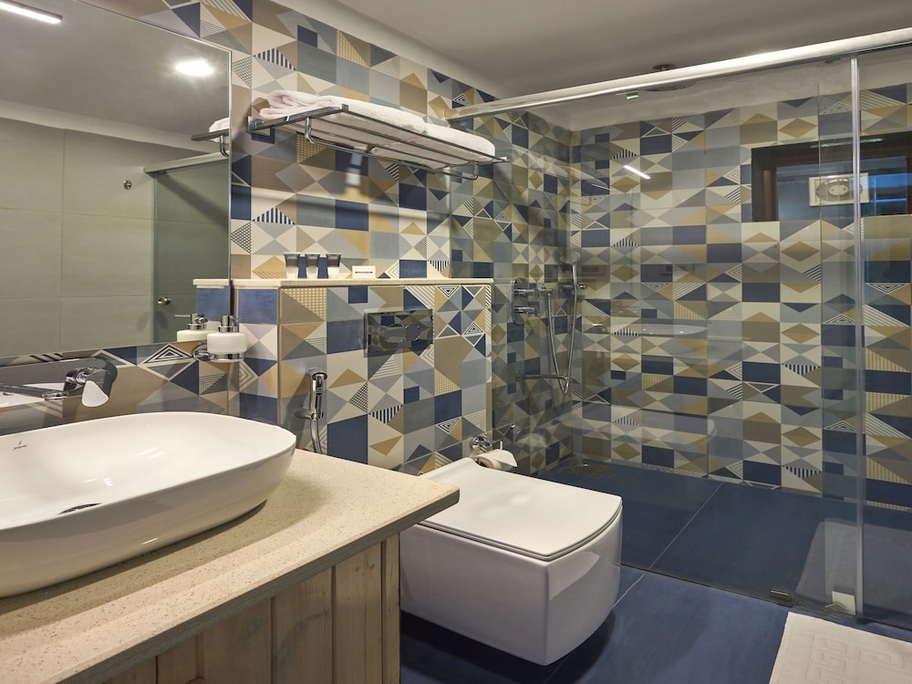Sea Queen Beach Resort and Spa 69/69