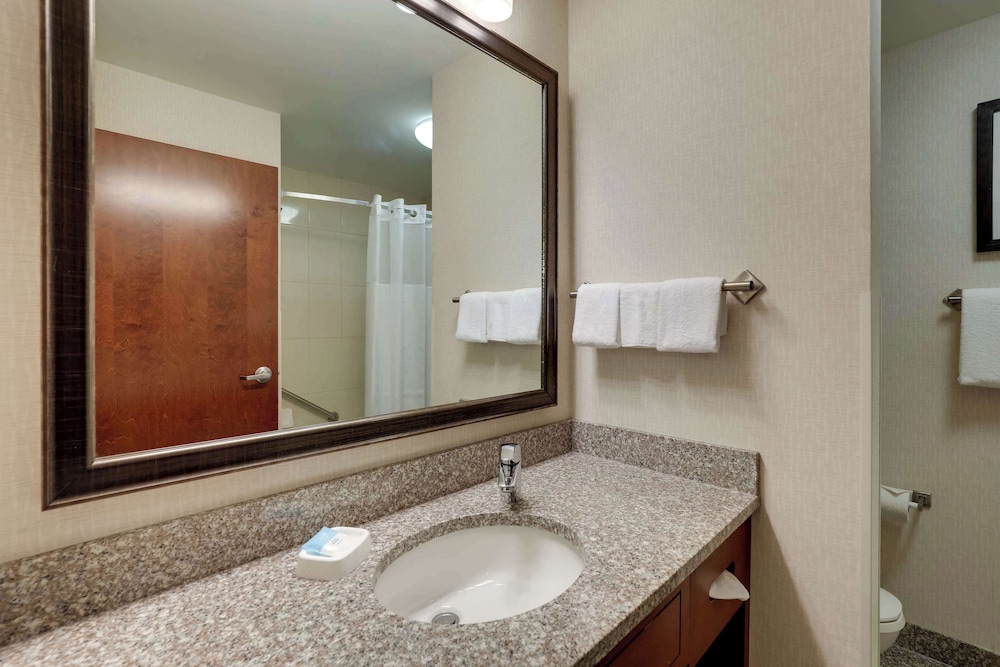 Drury Inn Suites Charlotte Arrowood 48/50