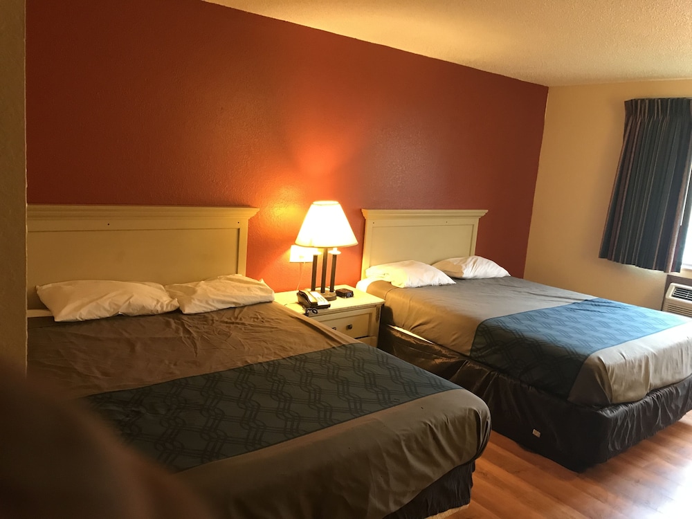 Econo Lodge Akron Copley Northwest 18/34