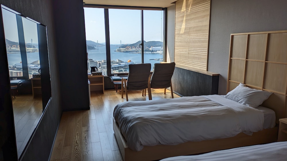 STANDARD, TWIN BEDS, CITY VIEW
