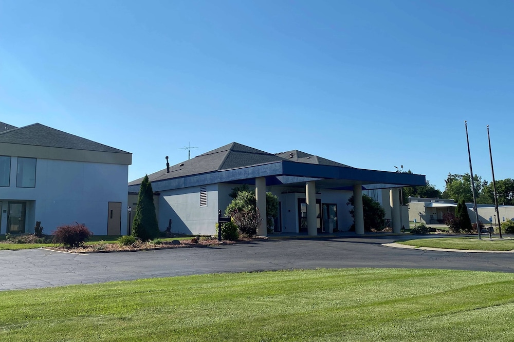AmericInn by Wyndham Fort Atkinson 31/37