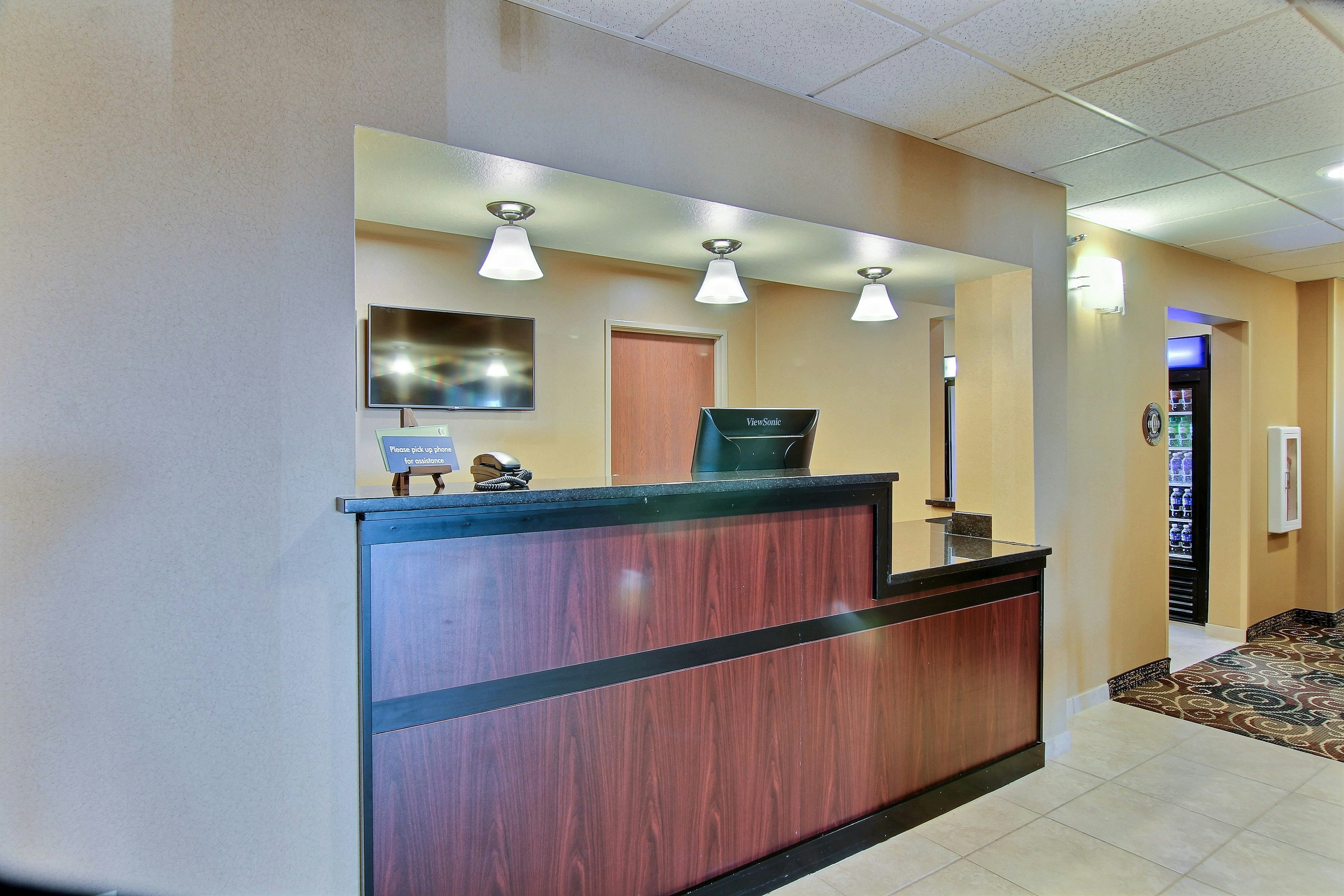 Cobblestone Hotel & Suites - Beulah 7/62