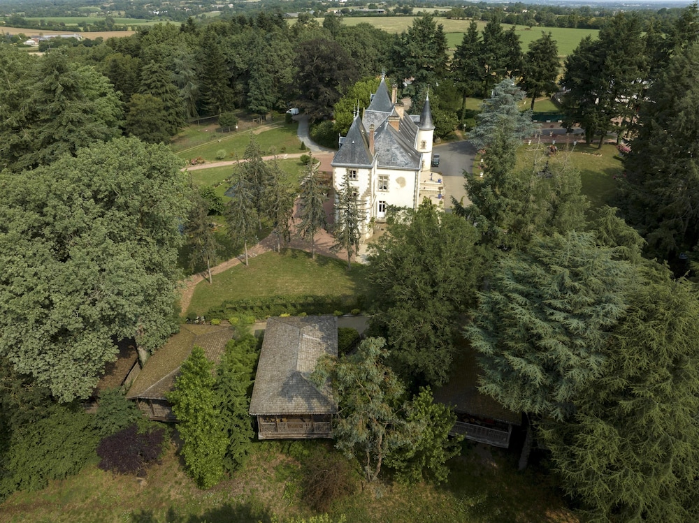Chateau Hotel le Boisniard 46/50