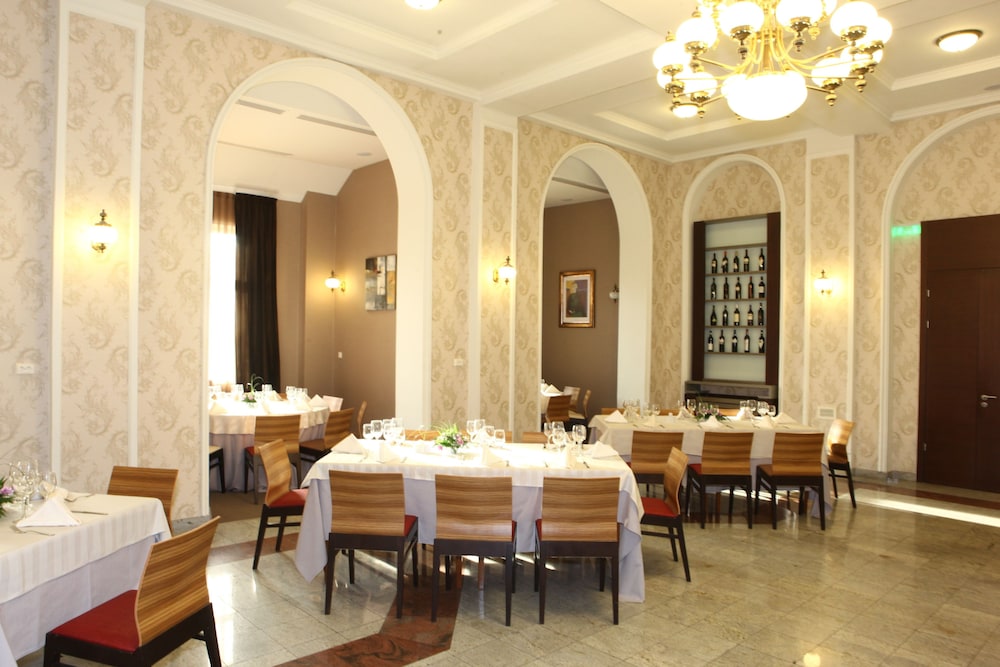 Iaki Hotel 36/50