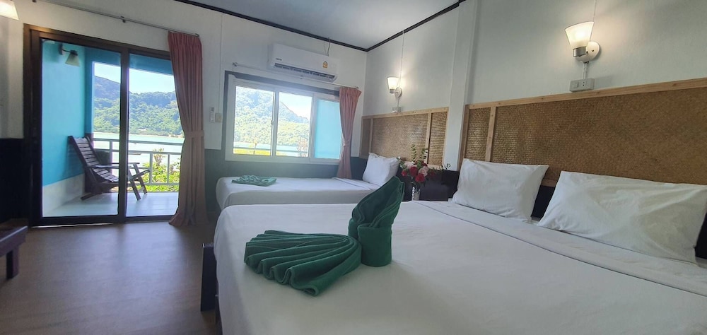 V ROOM, SEA VIEW