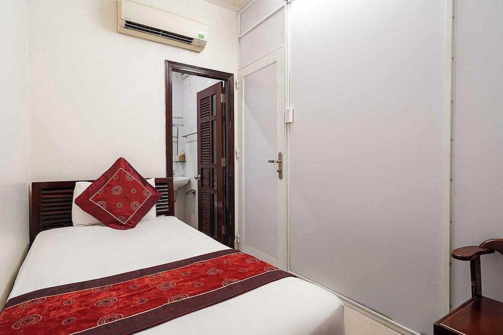 Collection O Dinh Dinh Hotel - Near Tan Son Nhat Airport 31/51