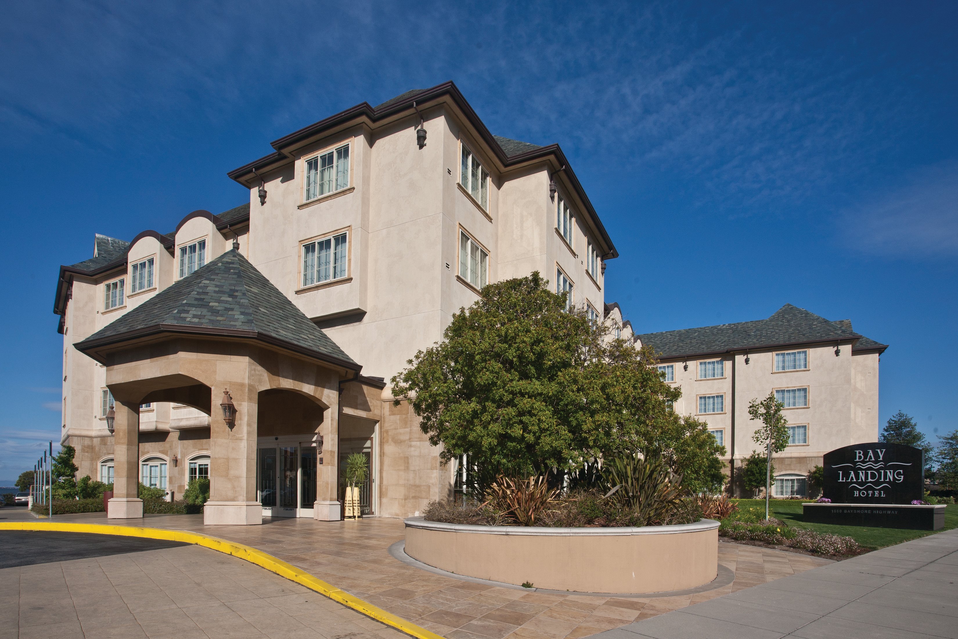 Bay Landing Hotel 48/55