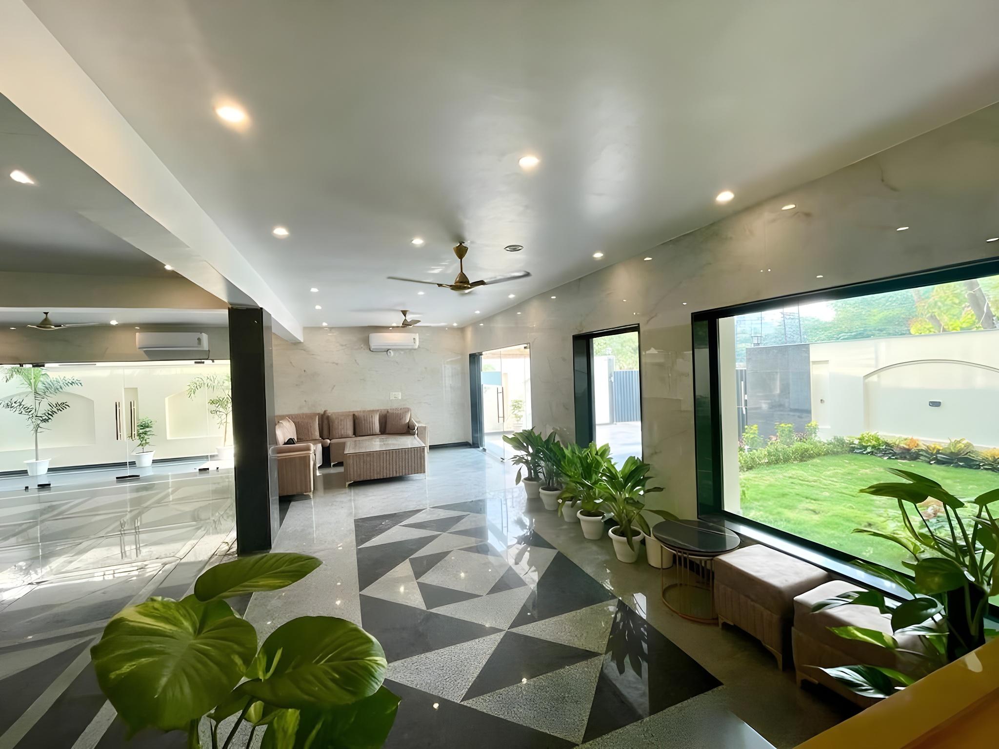 Lime Tree Hotel & One BHK Serviced Apartment Noida Grand Central Next to Sector 51 metro 18/25