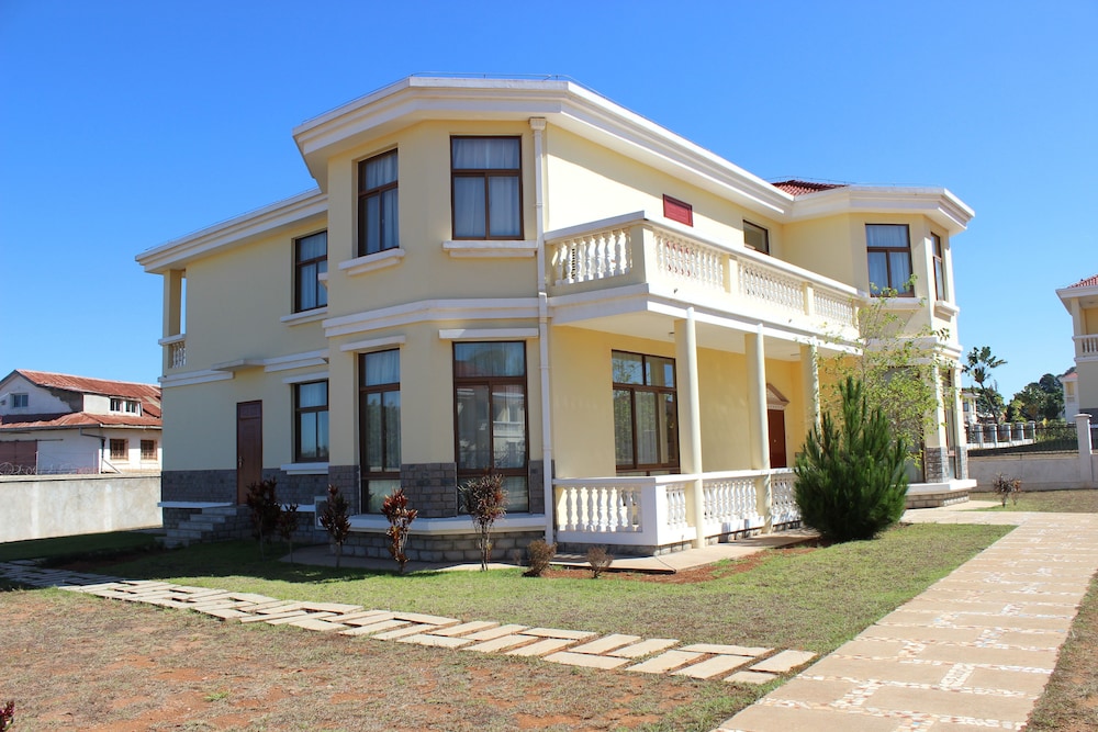 Madagascar Golden Peacock Hotel 25/30