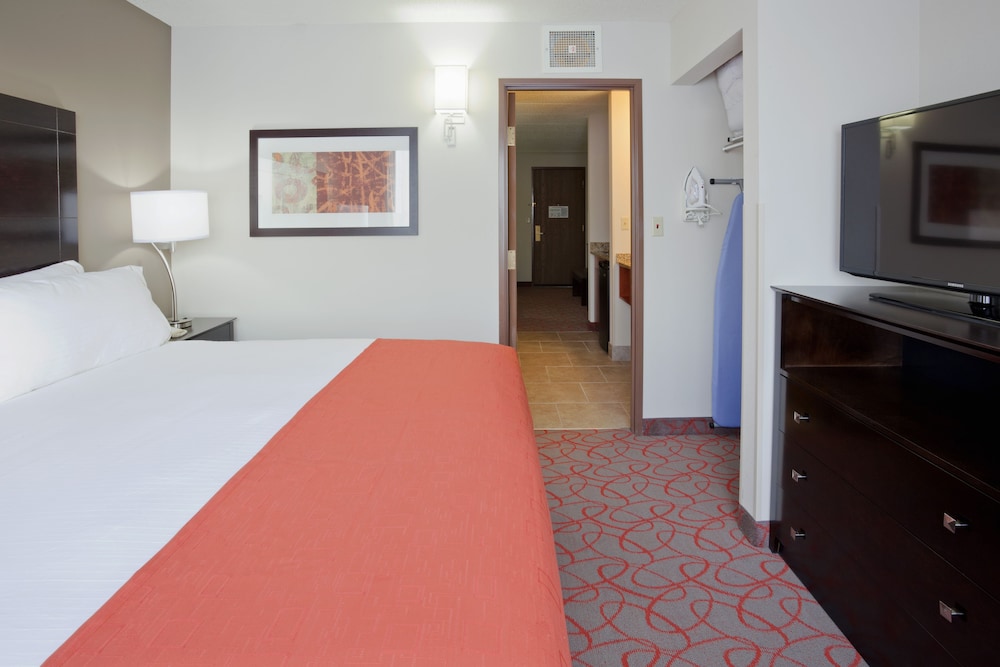 Holiday Inn Express Hotel &amp; Suites BLOOMINGTON WEST 20/52