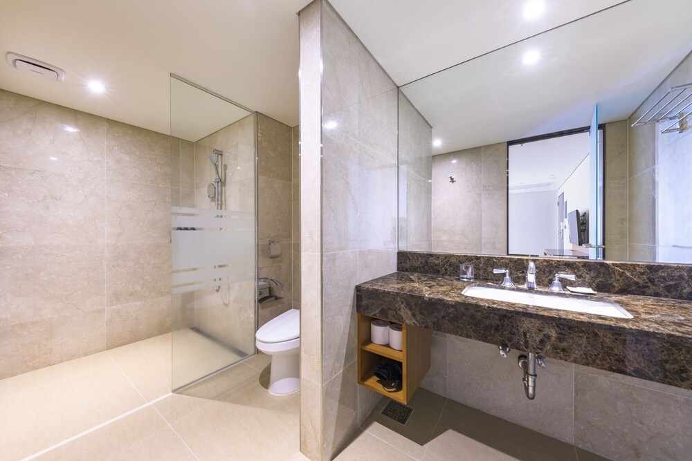 Shin Shin Hotel Jeju Airport (ex Hotel Kenny Story Premium Jeju Yeondong) 32/61