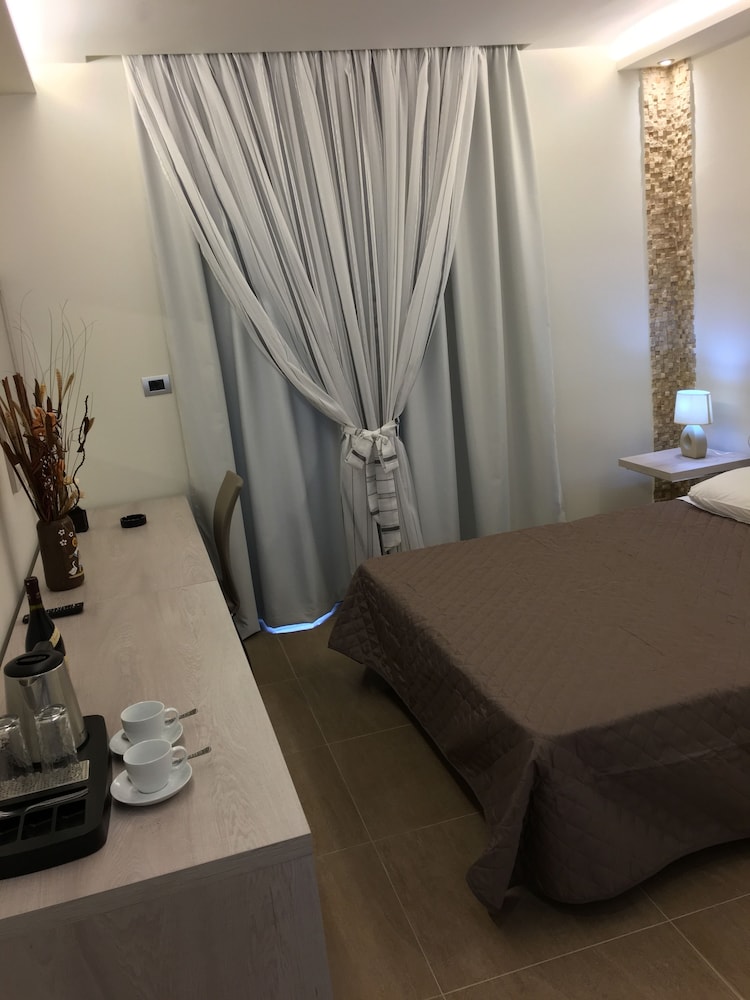 Maroula Blue Studios And Suites 42/70