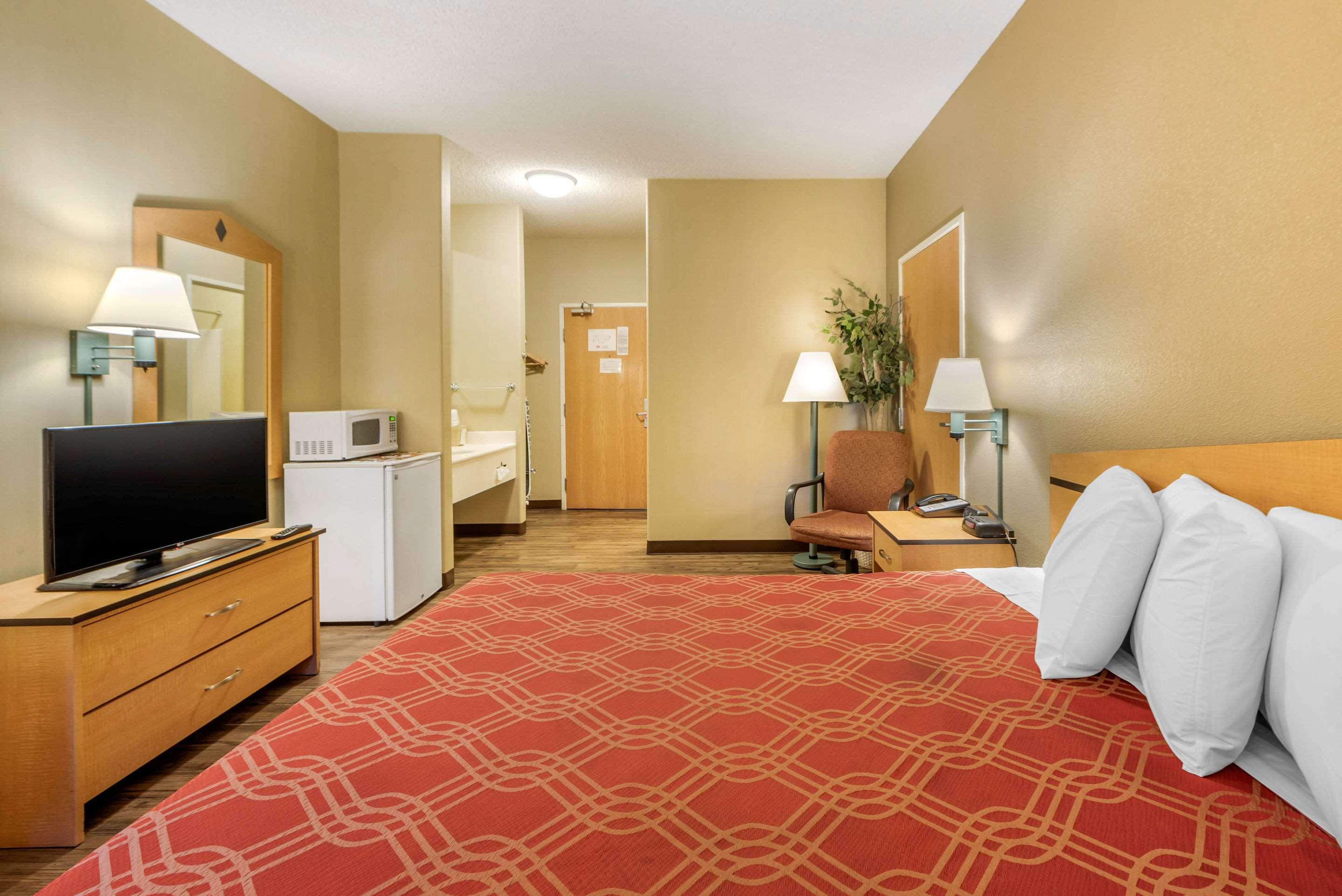 ROOM, KING BED