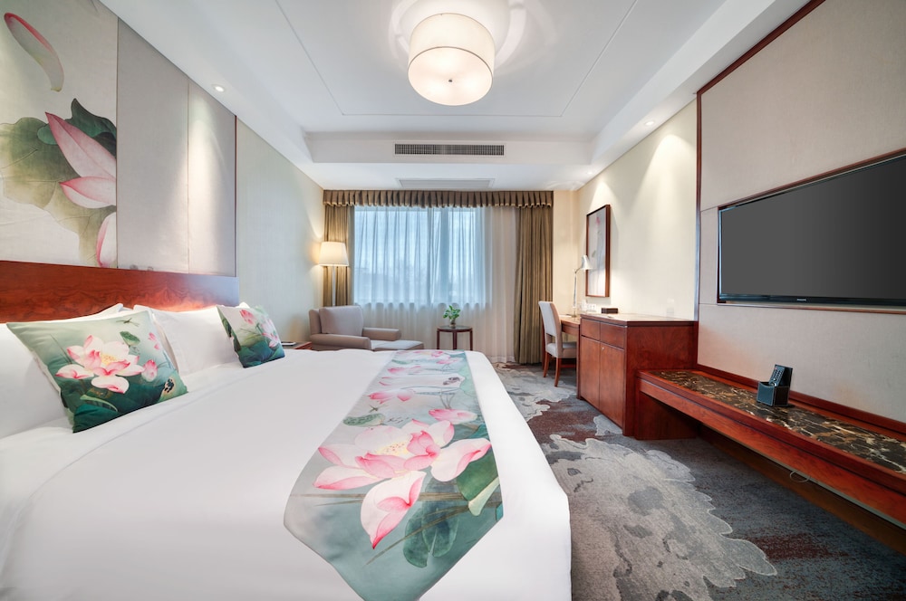 Wanghu Hotel 12/48