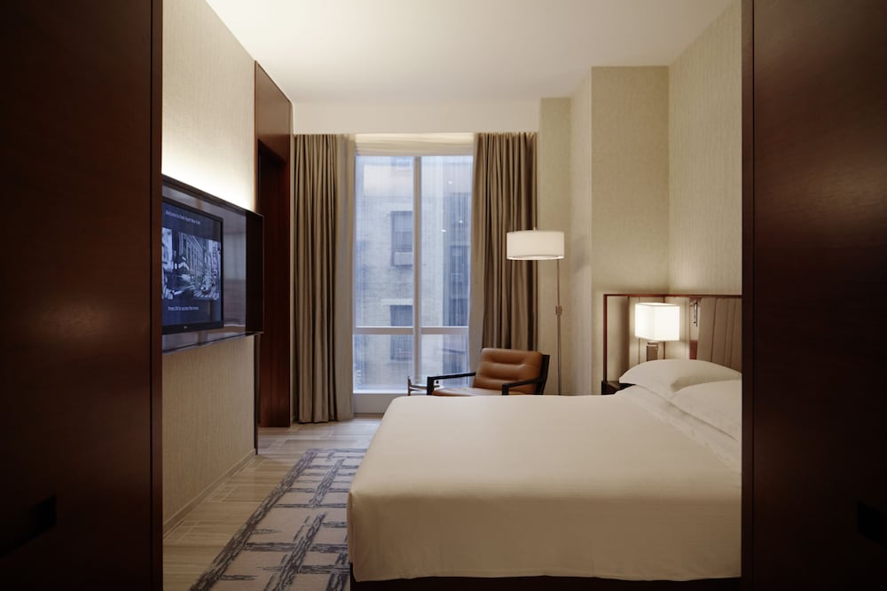 1 BEDROOM, SUITE