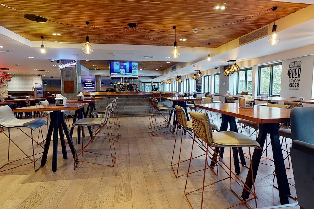 Village Hotel Cardiff 33/58