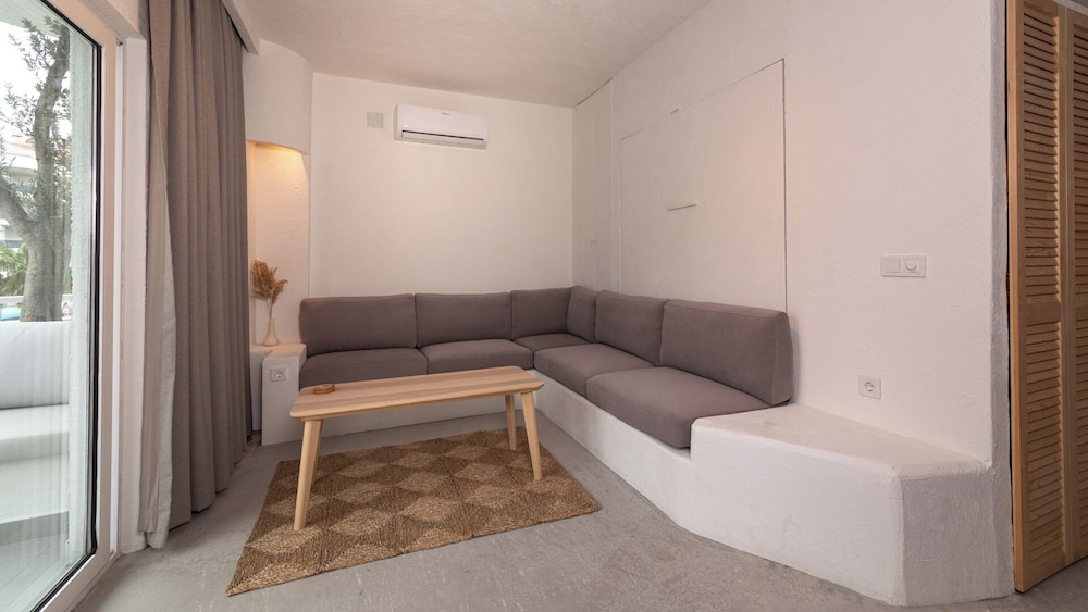 L Olive Homes 47/66
