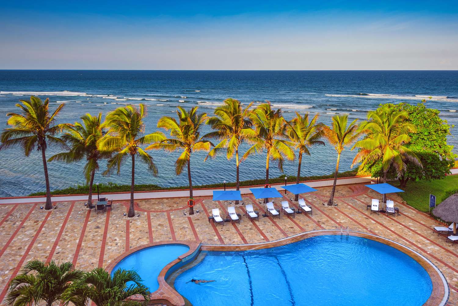 Sea Cliff Hotel 21/26