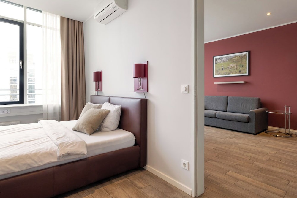 BUSINESS, APARTMENT