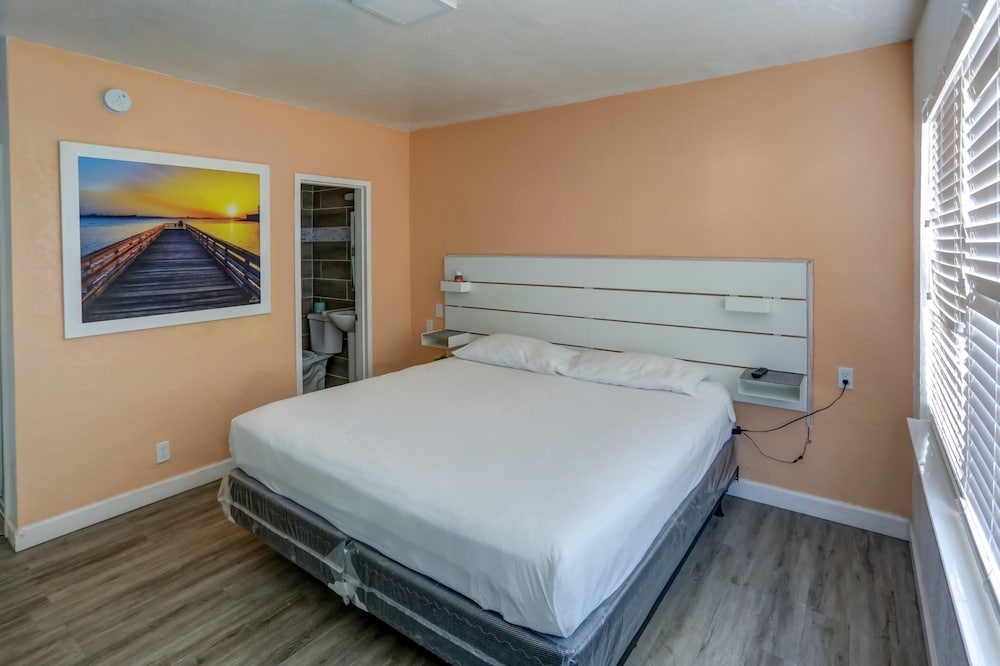 Beach and Town Motel 12/50