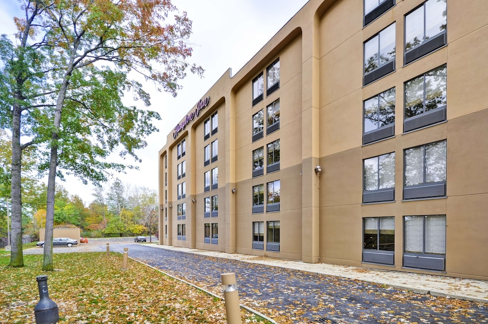 Hampton Inn Cleveland Westlake 2/40