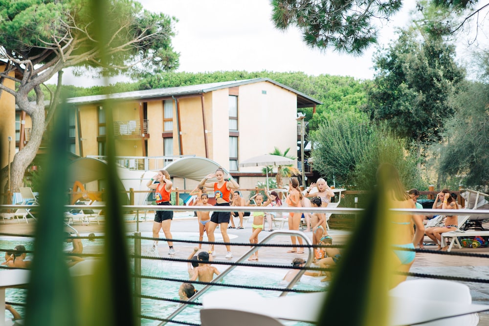 Canado Club Family Village 34/50