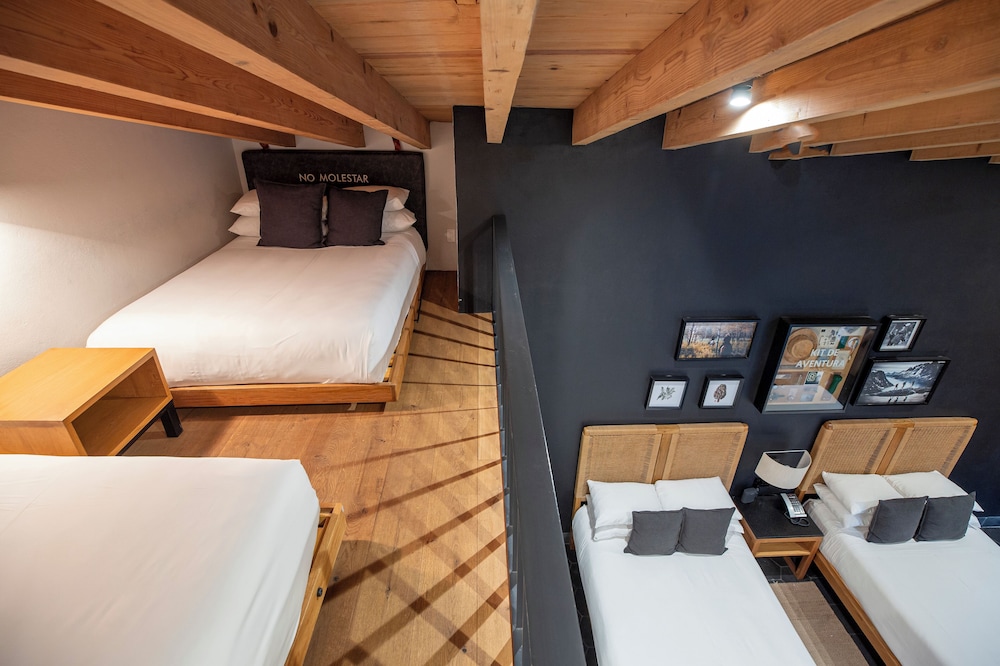 Design, Tower, Quadruple, 4 Double Beds, Private Bathroom، Cinco Rodavento 5/5