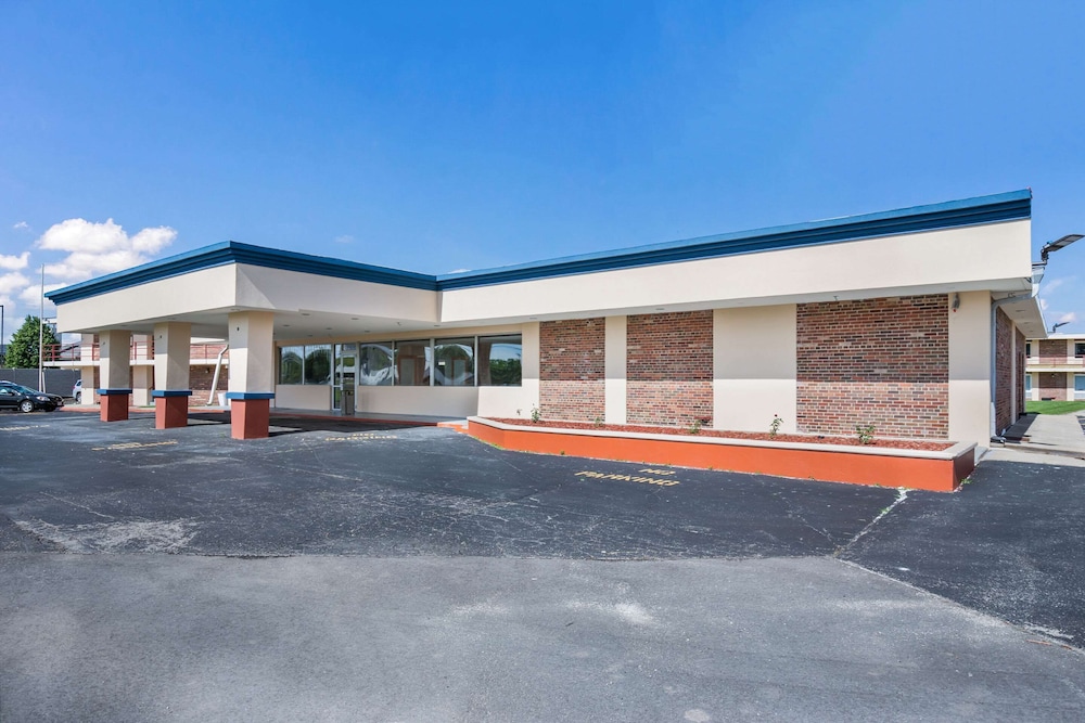 Econo Lodge Neenah 5/43