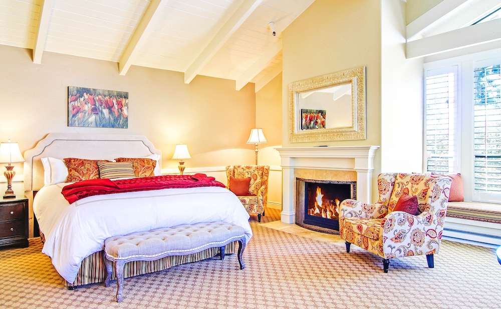 Carriage House Inn 11/35