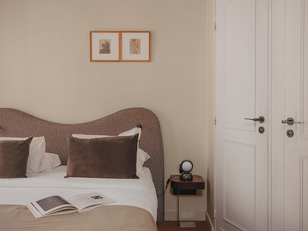 DELUXE, DOUBLE BED