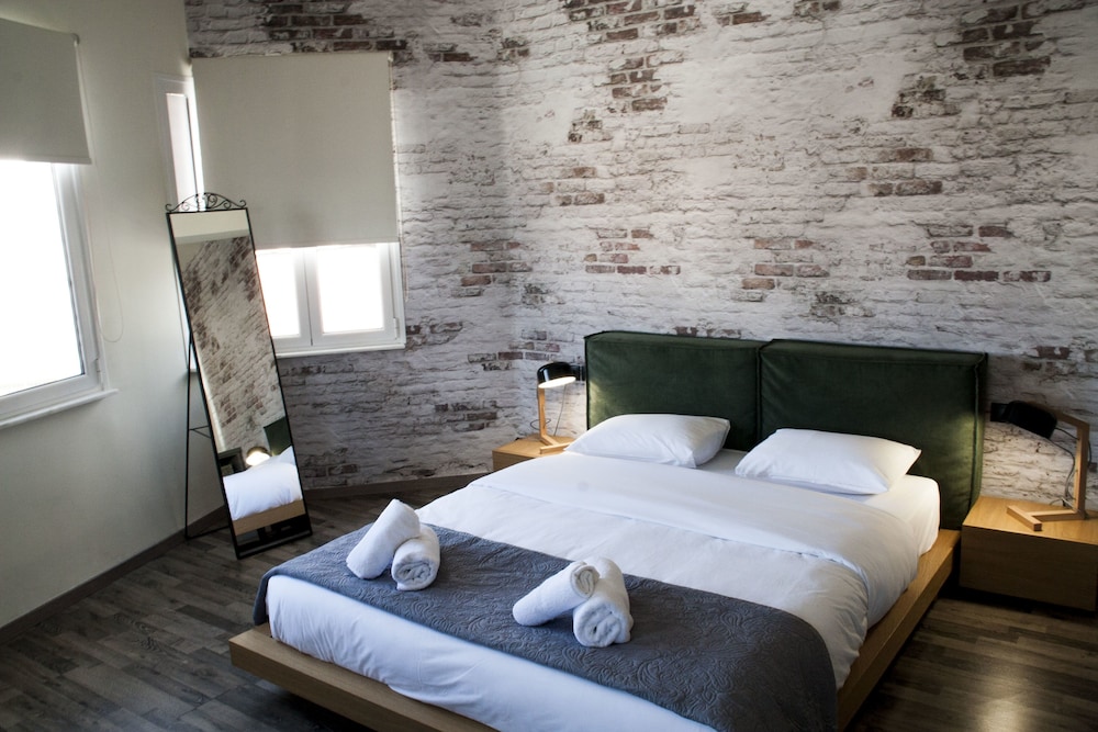 Athens Version Luxury Suites 30/70