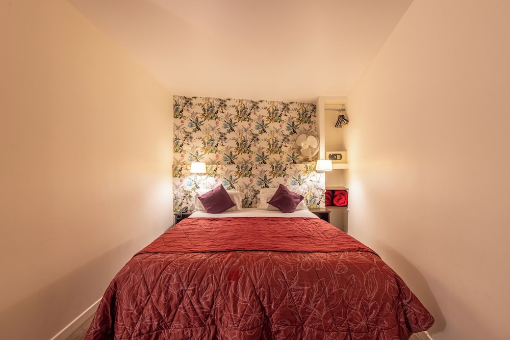 ROOM, SINGLE