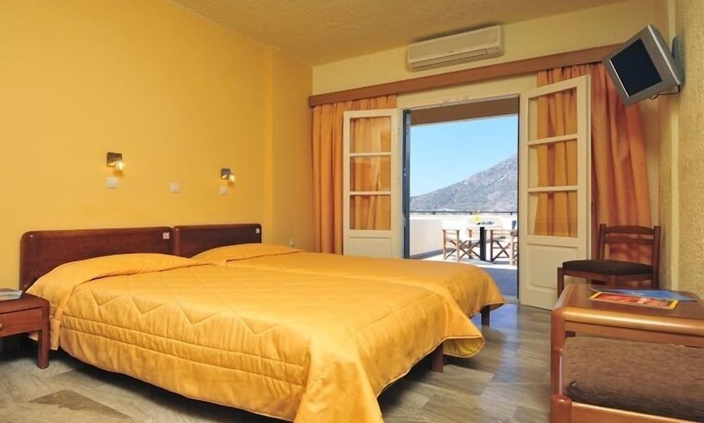 Philoxenia Hotel 8/35
